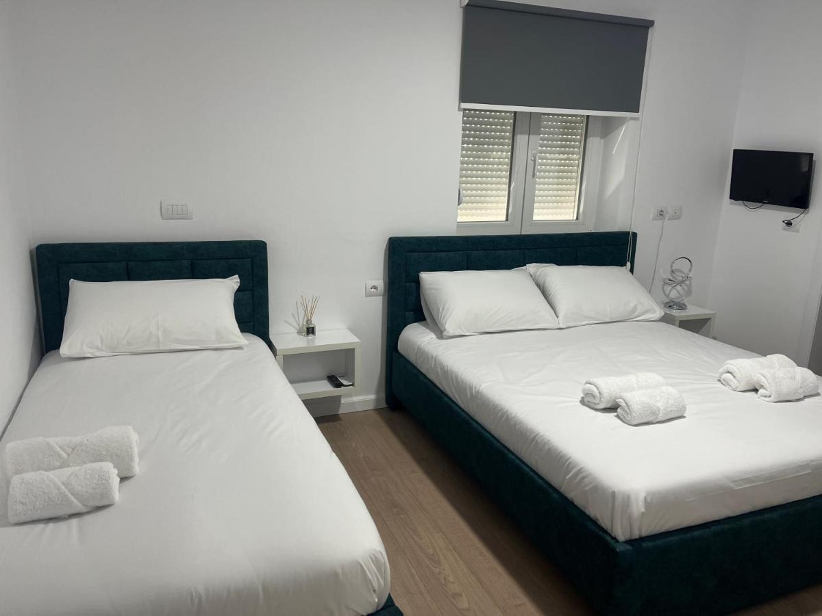 Viva Apartments Permet Luaran gambar