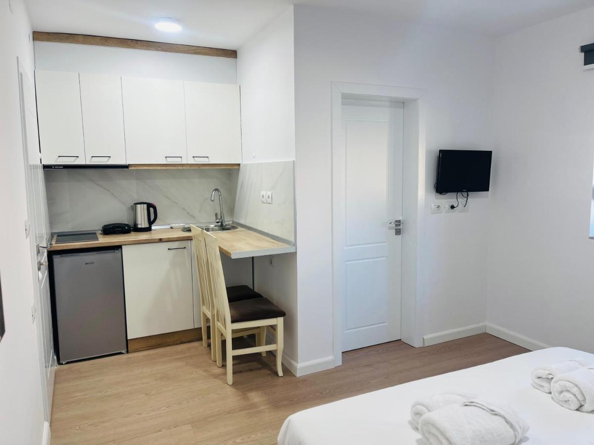 Viva Apartments Permet Luaran gambar