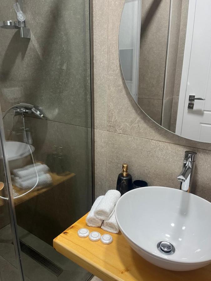 Viva Apartments Permet Luaran gambar
