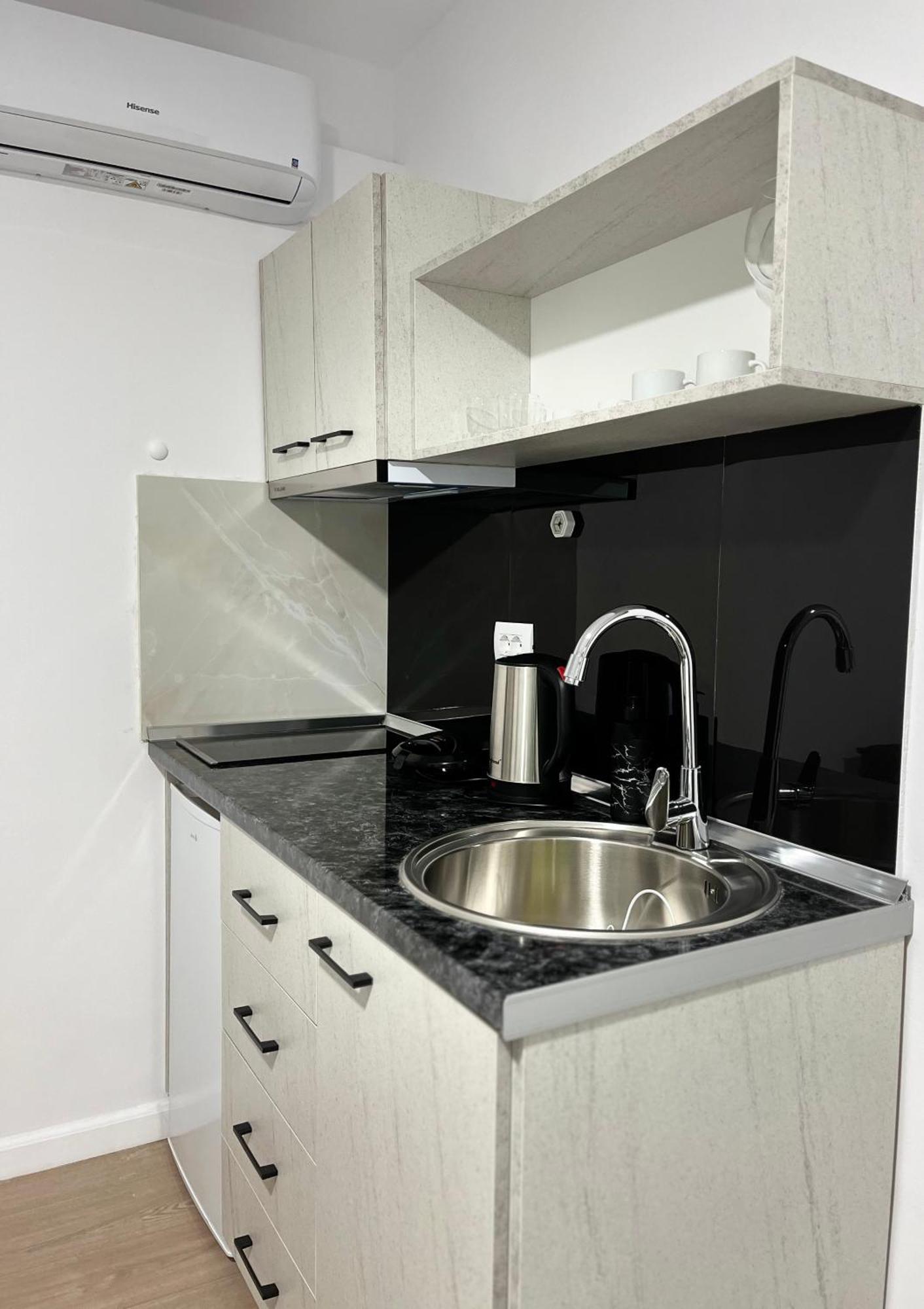 Viva Apartments Permet Luaran gambar